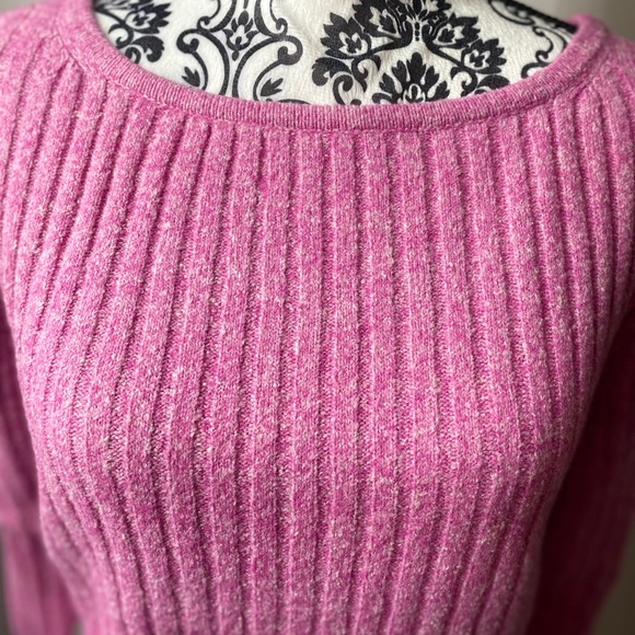 EXPERT Soft pink sweater. - Picture 5 of 5